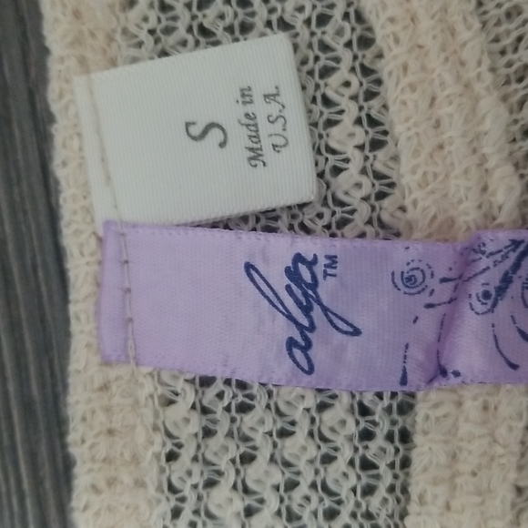 Off Shoulder Top - Picture 3 of 6